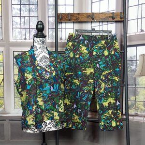NEW YORK & COMPANY 2 PC. FLORAL TROPICS SLEEVELESS TOP & MATCHING CAPRIS (L/10)